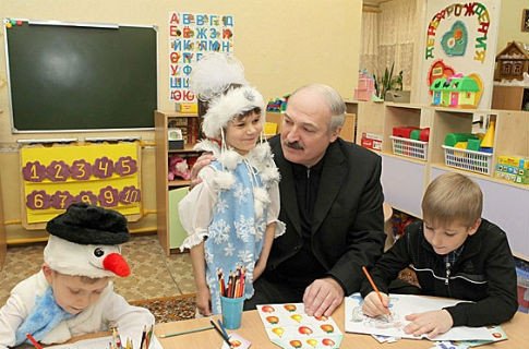 Девочка из детдома обозвала Лукашенко