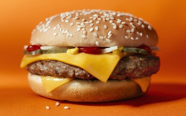 Чизбургеры из McDonalds не портятся годами.