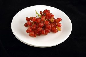 Виноград (290 грамм = 200 килокалорий) 