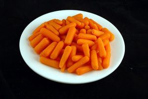 Мини-морковь (570 грамм = 200 килокалорий) 