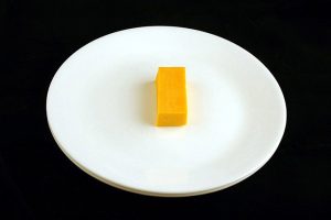 Сыр Чеддер средней жирности 