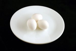 Яйца (150 грамм = 200 килокалорий) 