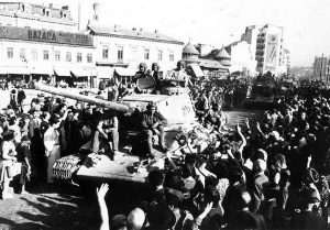 Войска Красной Армии на улицах Бухареста, 1944 год 
