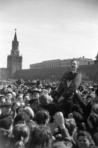 На Красной площади, Москва. 9 мая 1945 года. 