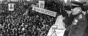 Митинг, посвященный Дню Победы над фашистской Германией. Выступление первого секретаря ЦК КП(б) Карело-Финской ССР Геннадия Николаевича Куприянова в Петрозаводске. 9 мая 1945 года. 